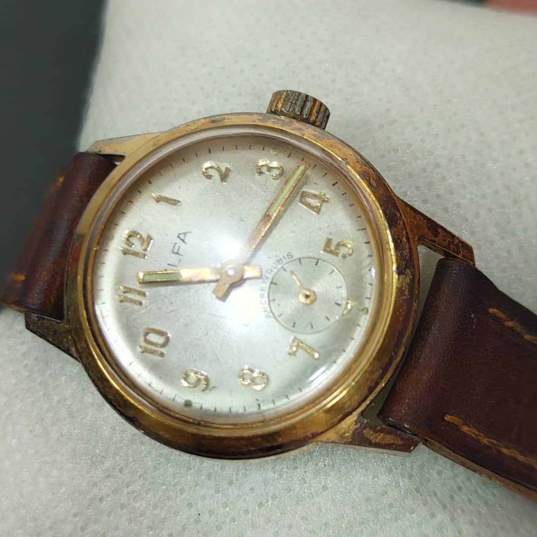 Montre elfa mécanique vintage original 
34mm
Prix 10000