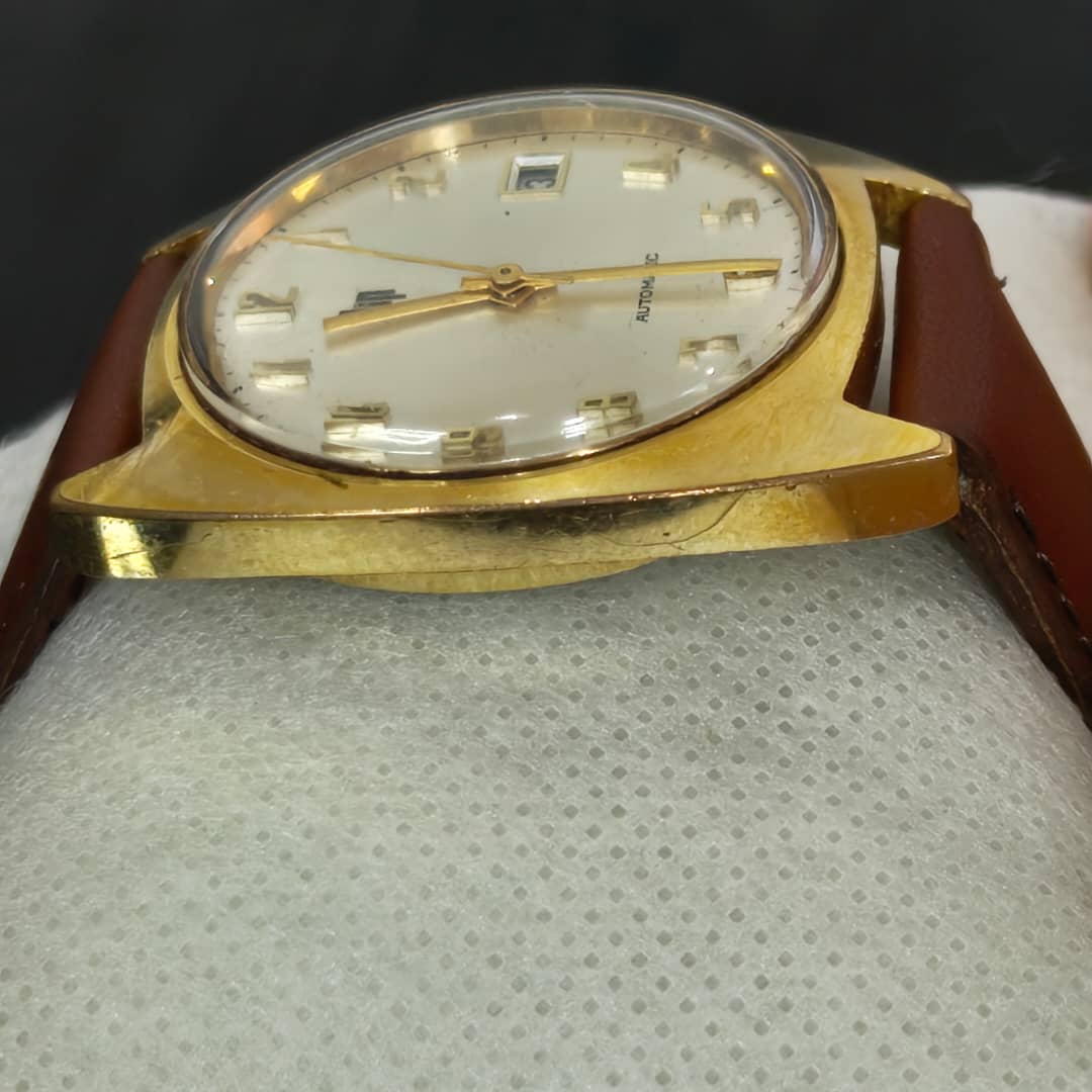 Montre lip automatique original/زوج ملايين ونصف 
38mm
Prix 25000