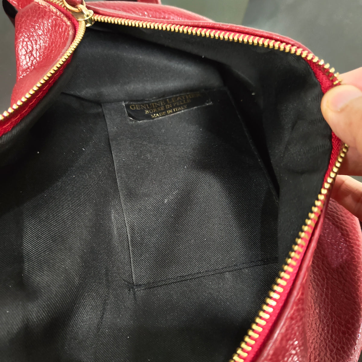 Sac genuine leather en cuir femme original 
30/20cm
Prix 12000