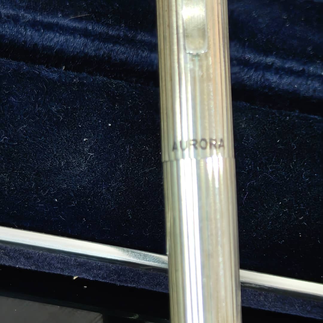 Stylo plume aurora argent/ or14k
Prix 42000