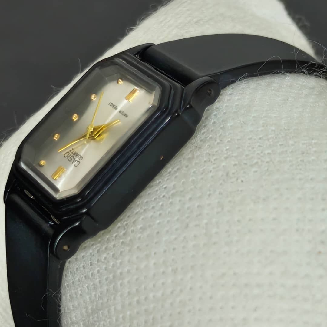 Montre casio femme original 
Prix 8000