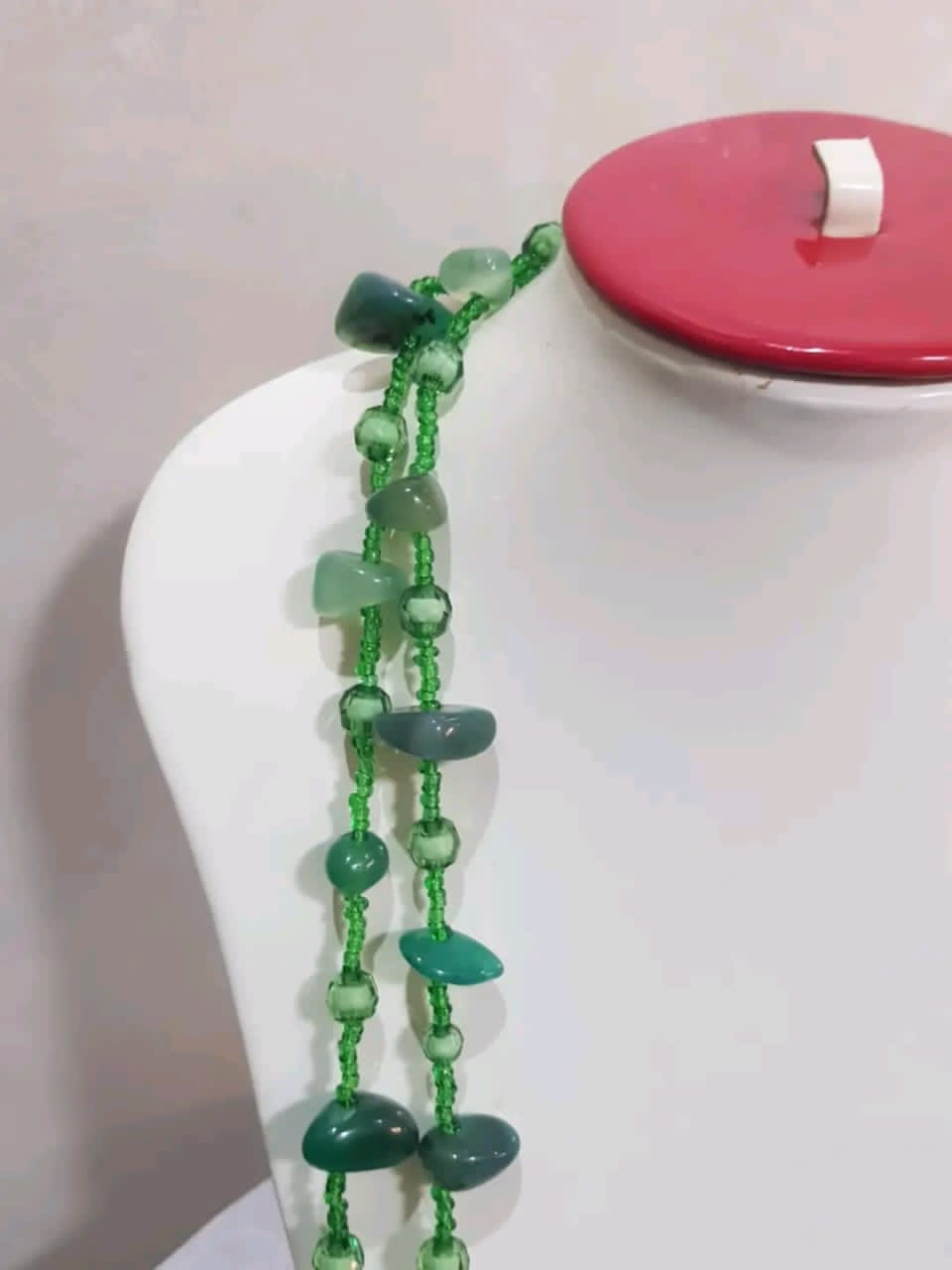 عقد طويل من العقيق الأخضر
طوله مغلق 70cm