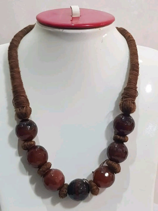 عقد بحجر طبيعي طوله مغلق 21cm