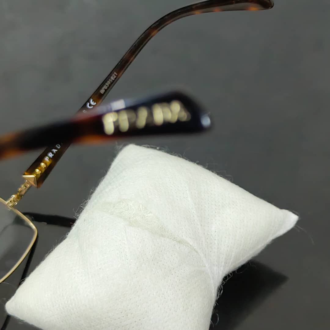 Lunette prada original 
52/17
Prix 15000