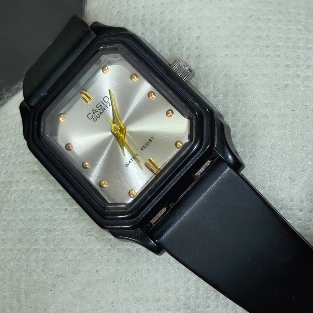 Montre casio femme original 
Prix 8000
