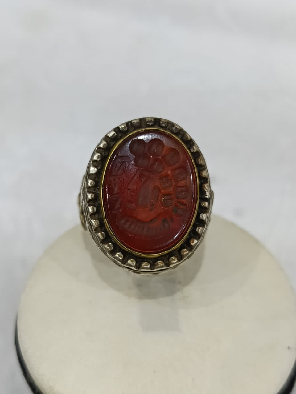 خاتم فضة بحجر عقيق منقوش