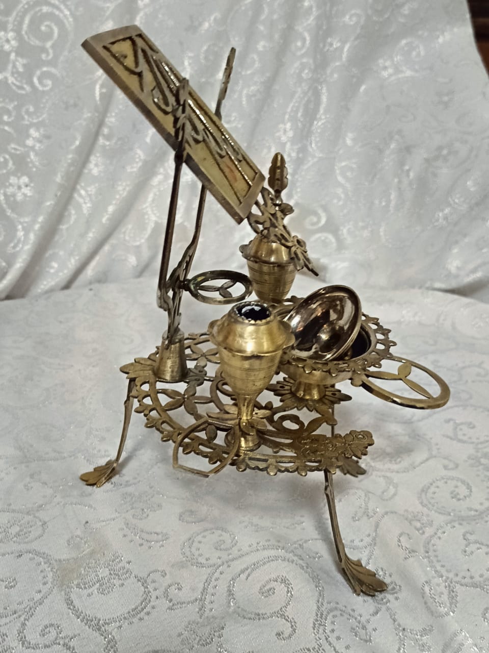 طاولة زينة عربية قديمة
