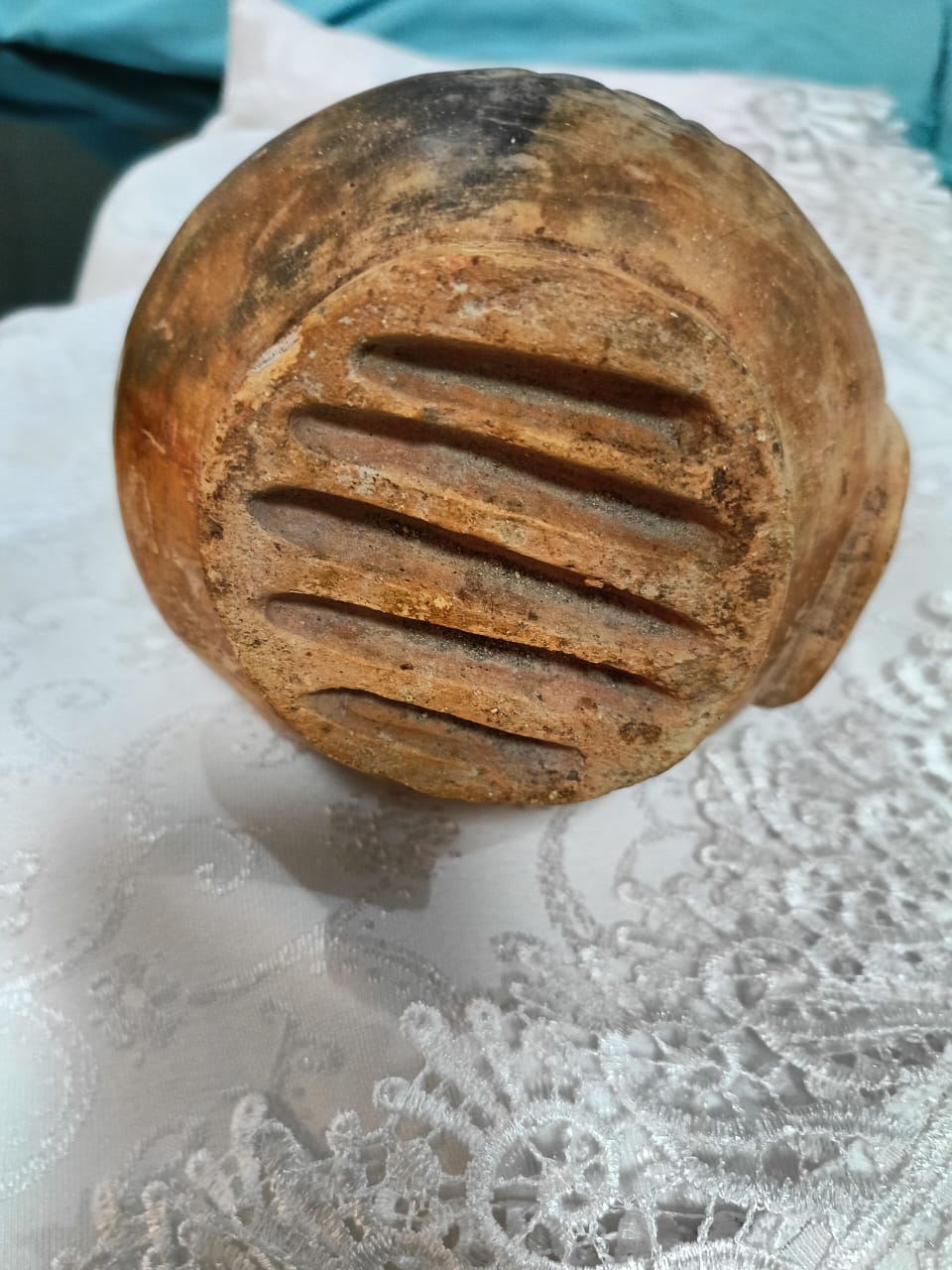 أنية صينية قديمة من صلصال.
20cm/14cm