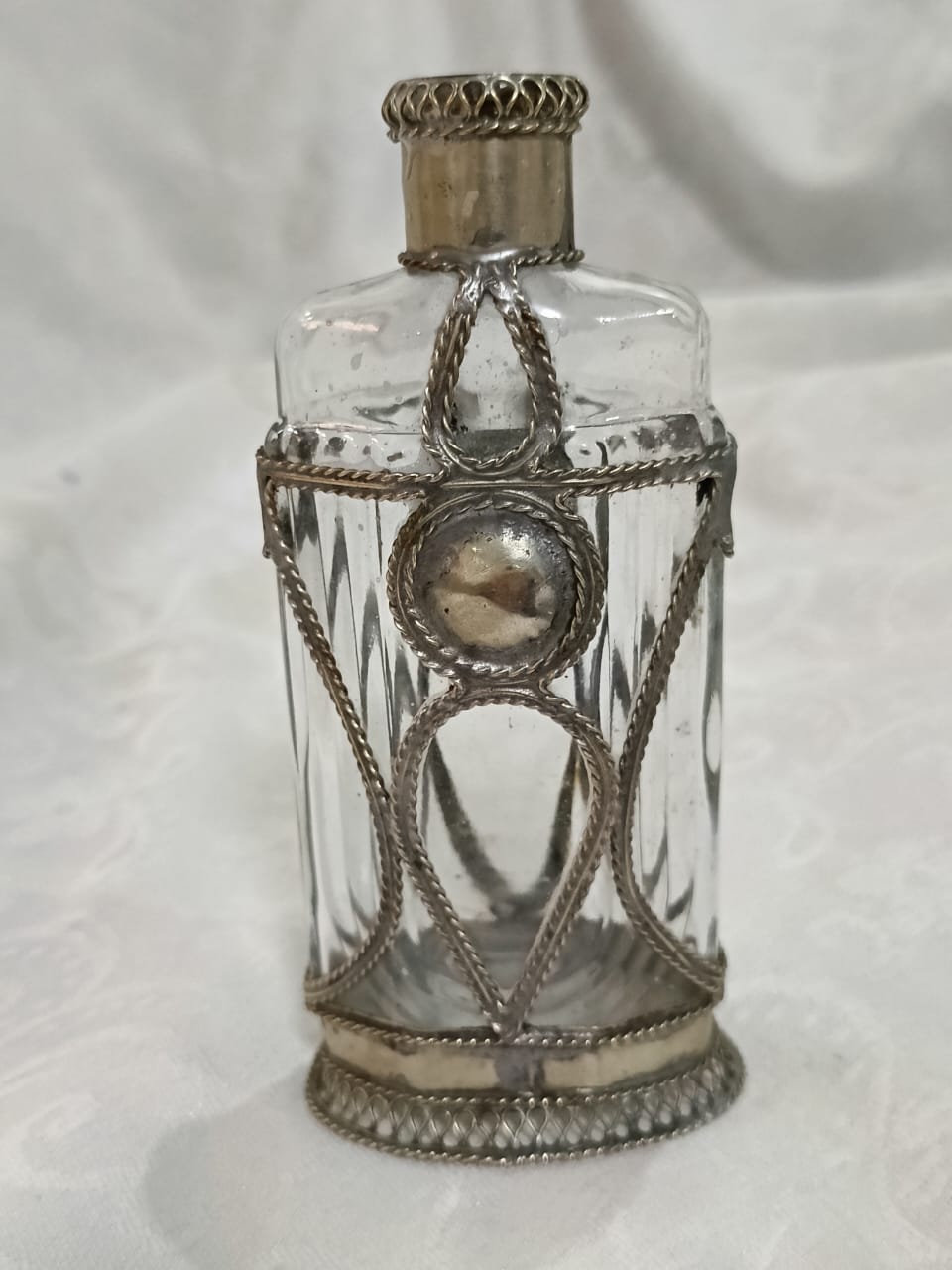 قارورة عطر قديمة للديكور