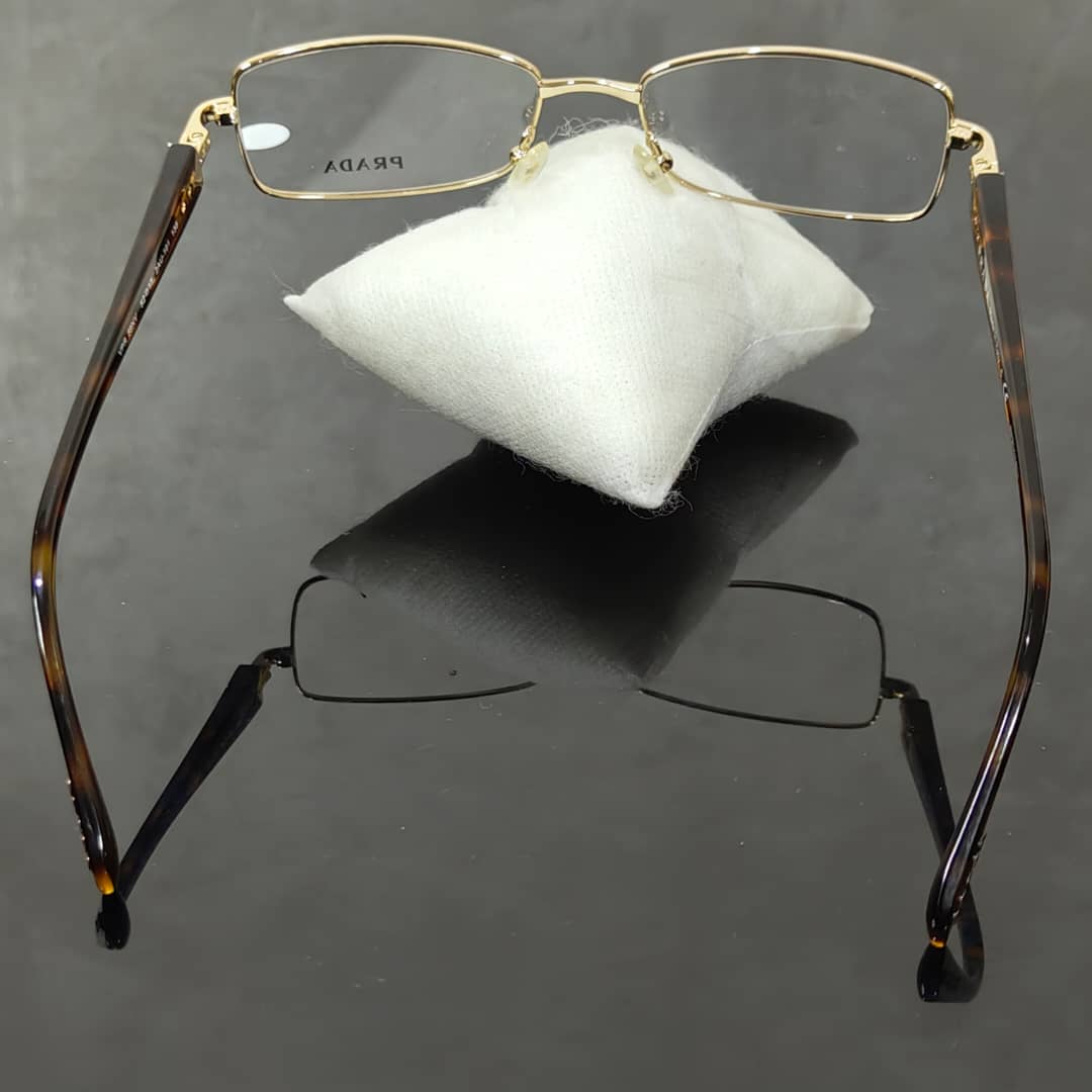 Lunette prada original 
52/17
Prix 15000
