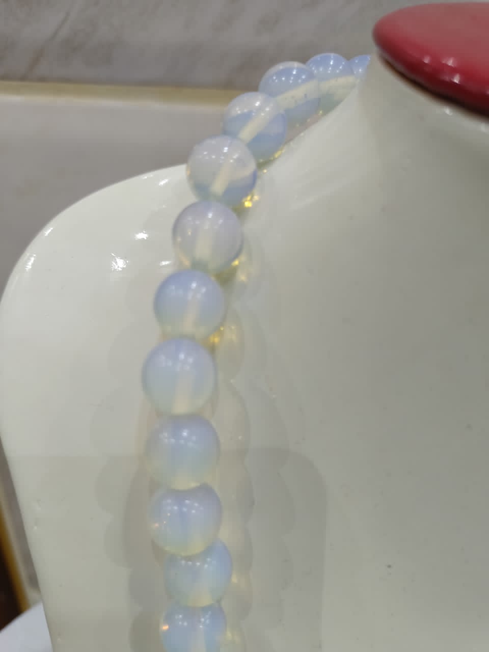عقد تحفة بحجر أوبال طبيعي