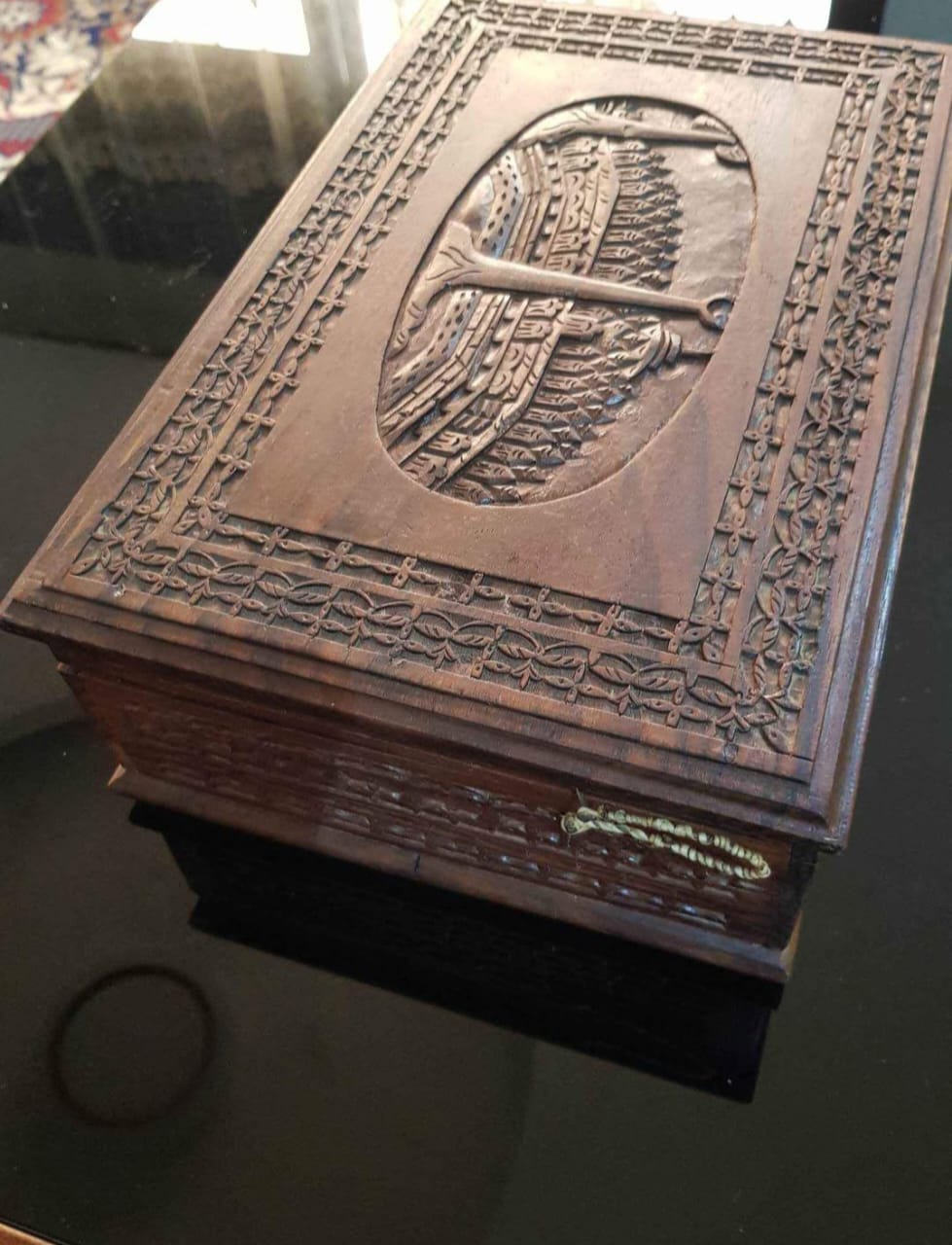 صندوق خشب أحمر منقوش 35cm