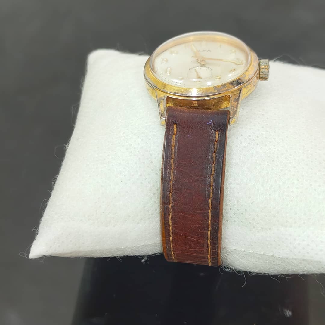 Montre elfa mécanique vintage original 
34mm
Prix 10000