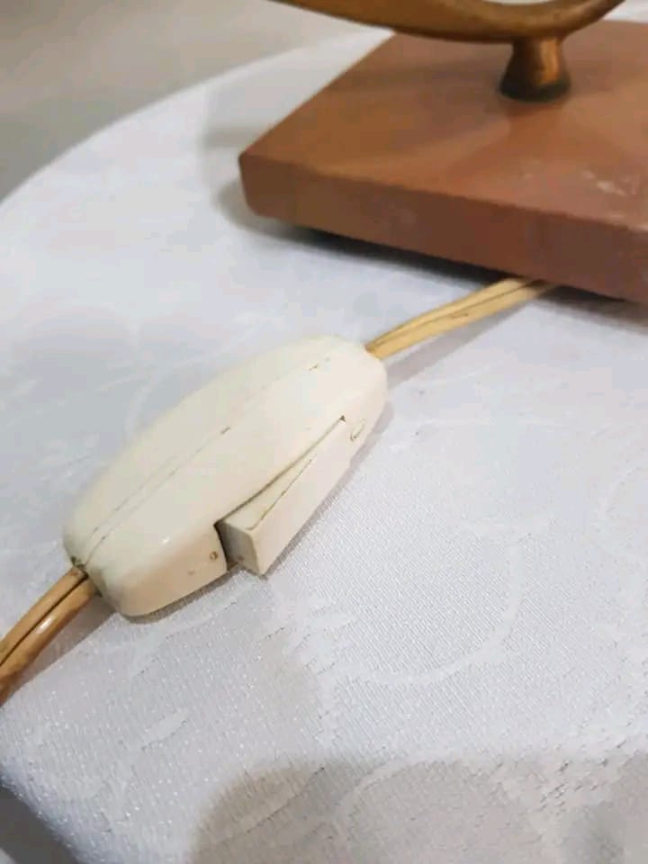 فيوزة قديمة من نحاس ورخام
25cm/20cm