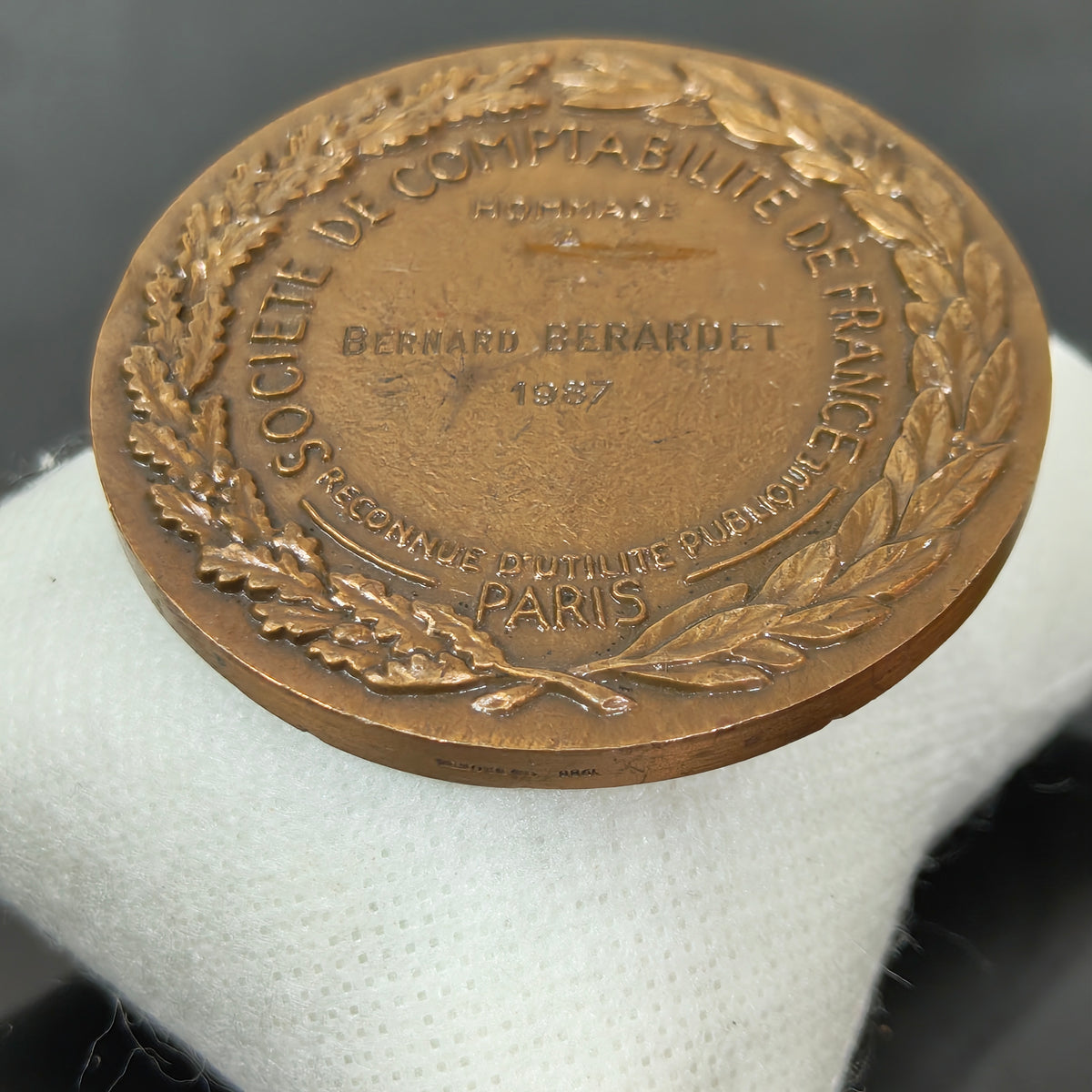 Ancien médaille en bronze 1987
قطر 6cm