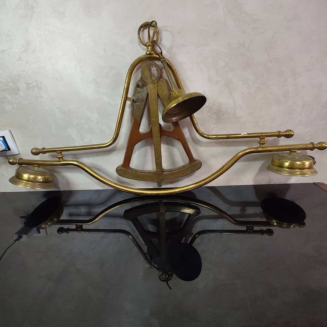 Ancien lustre louisaine Art déco signé rare original 
95cm/65cm
Prix 35000