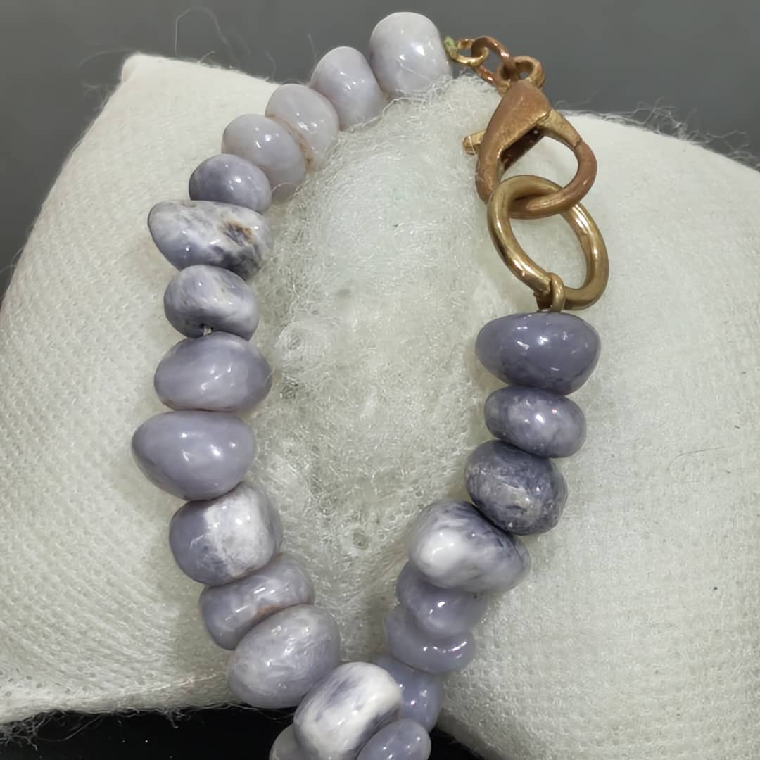 عقد تحفة صغير بحجر عقيق 
طول مغلق 12cm
Prix 5000