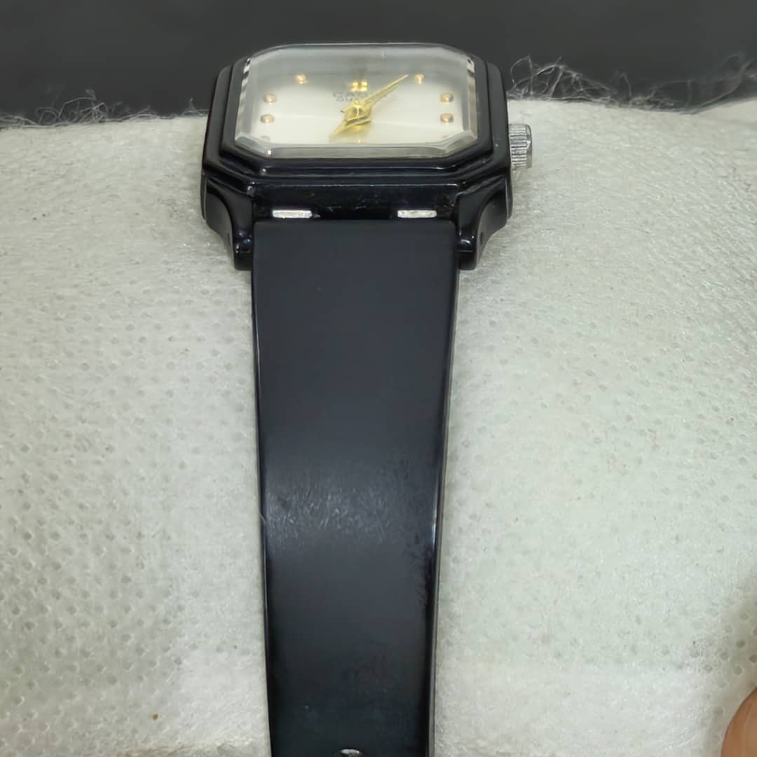 Montre casio femme original 
Prix 8000