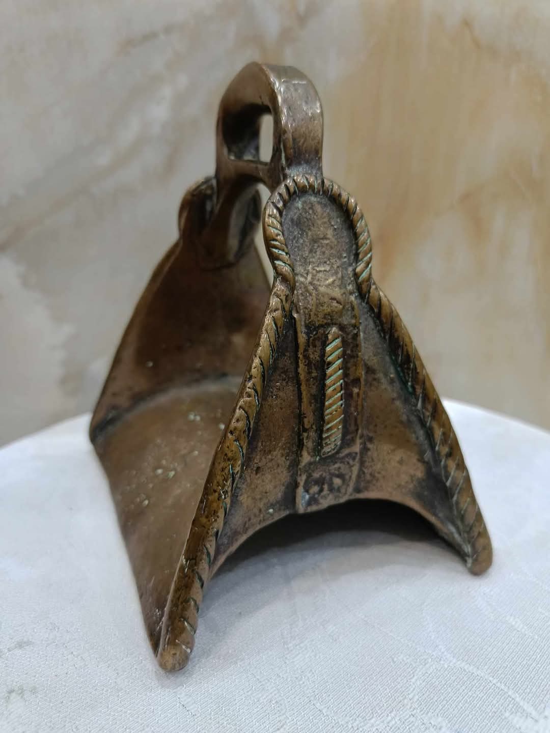 مركب سرج عربي برونز أحمر ( توجد جهة واحدة فقط)