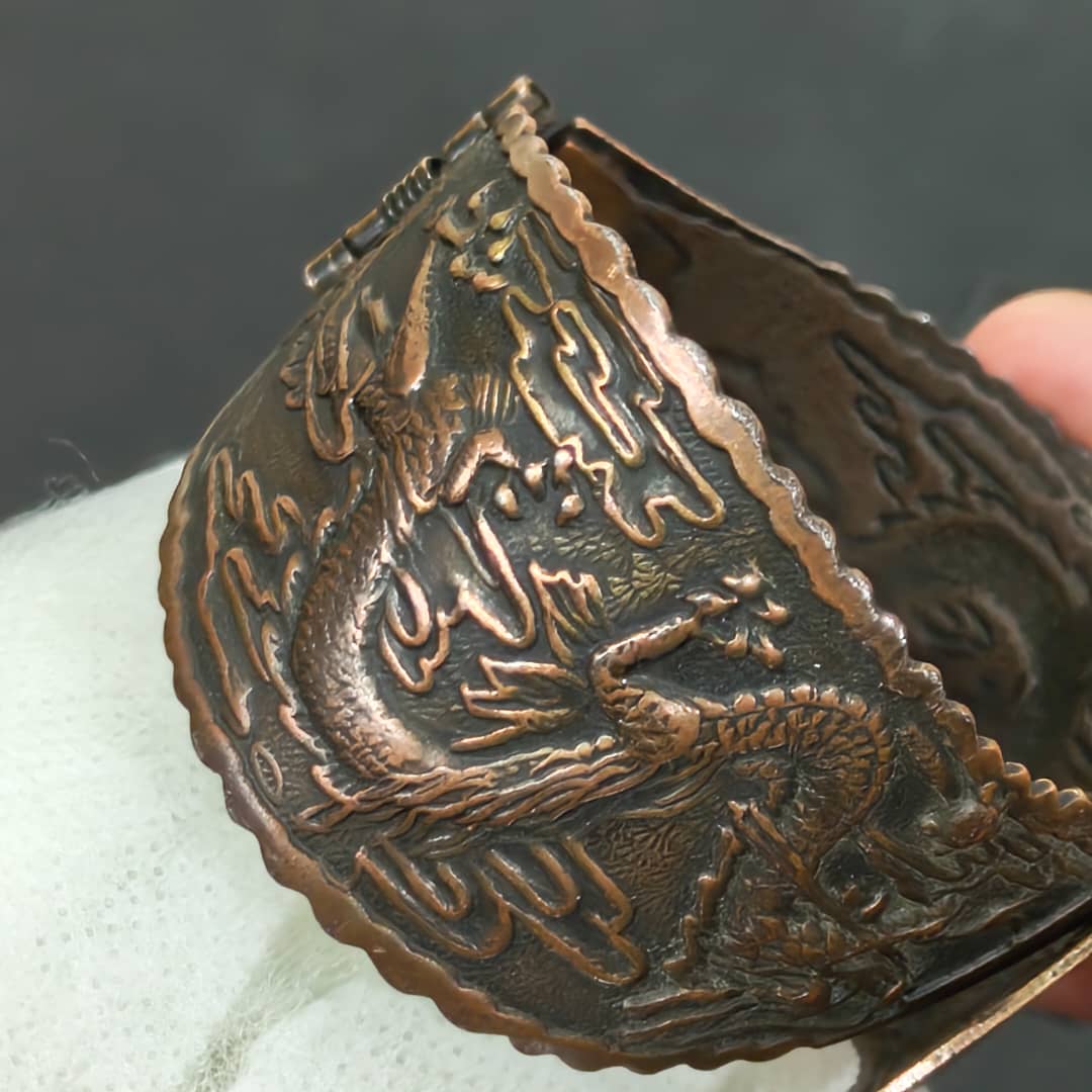 سوار صيني عتيق مزخرف نحاس أحمر
قطر 6cm
Prix 12000