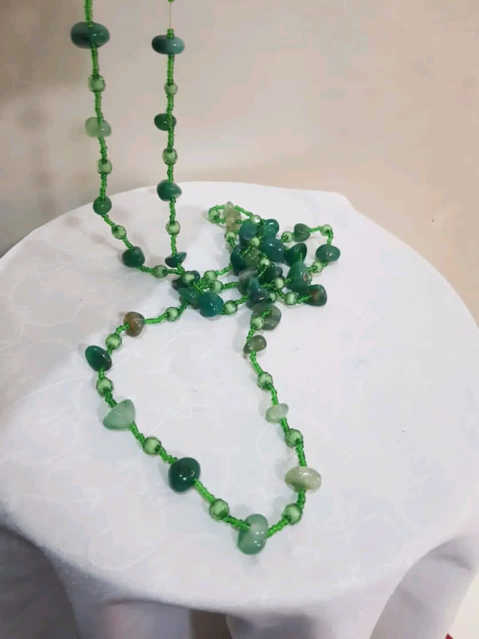 عقد طويل من العقيق الأخضر
طوله مغلق 70cm