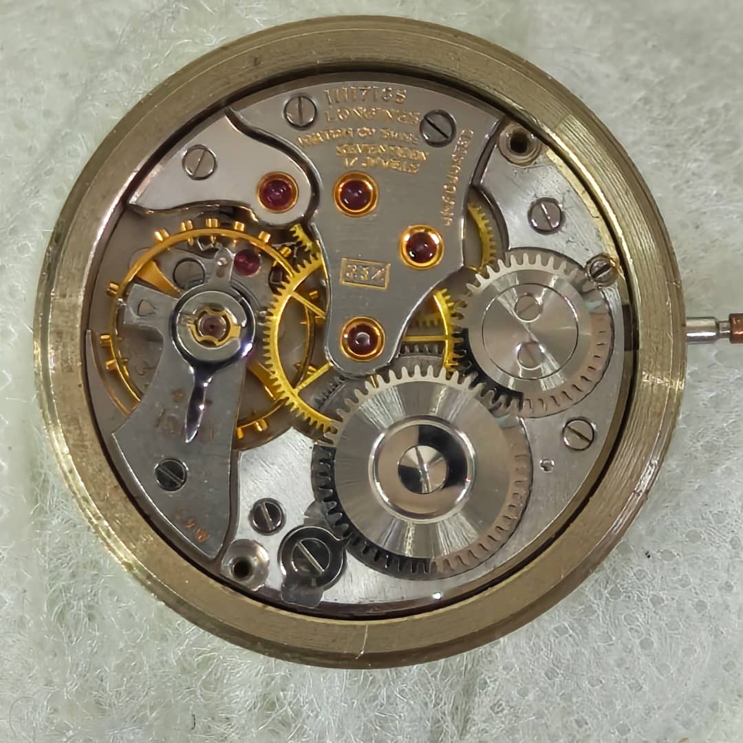 Moteur de montre longines mécanique marche 
Prix 20000