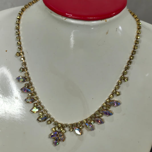 سلسلة بلاكي بالحجر
طول مغلق 17cm
Prix 4500