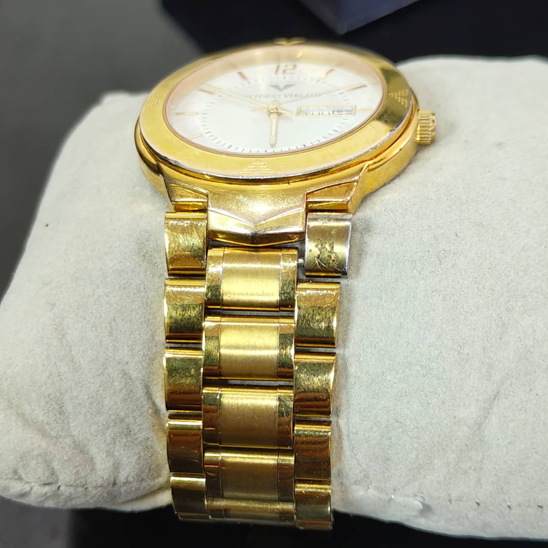 Montre Vittorio Vercelli en plaqué or Quartz original/زوج ملايين ومتين 
40mm
Prix 22000