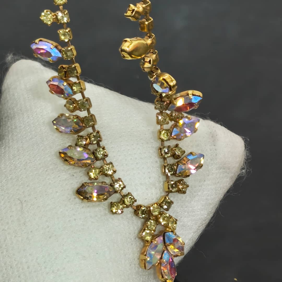 سلسلة بلاكي بالحجر
طول مغلق 17cm
Prix 4500