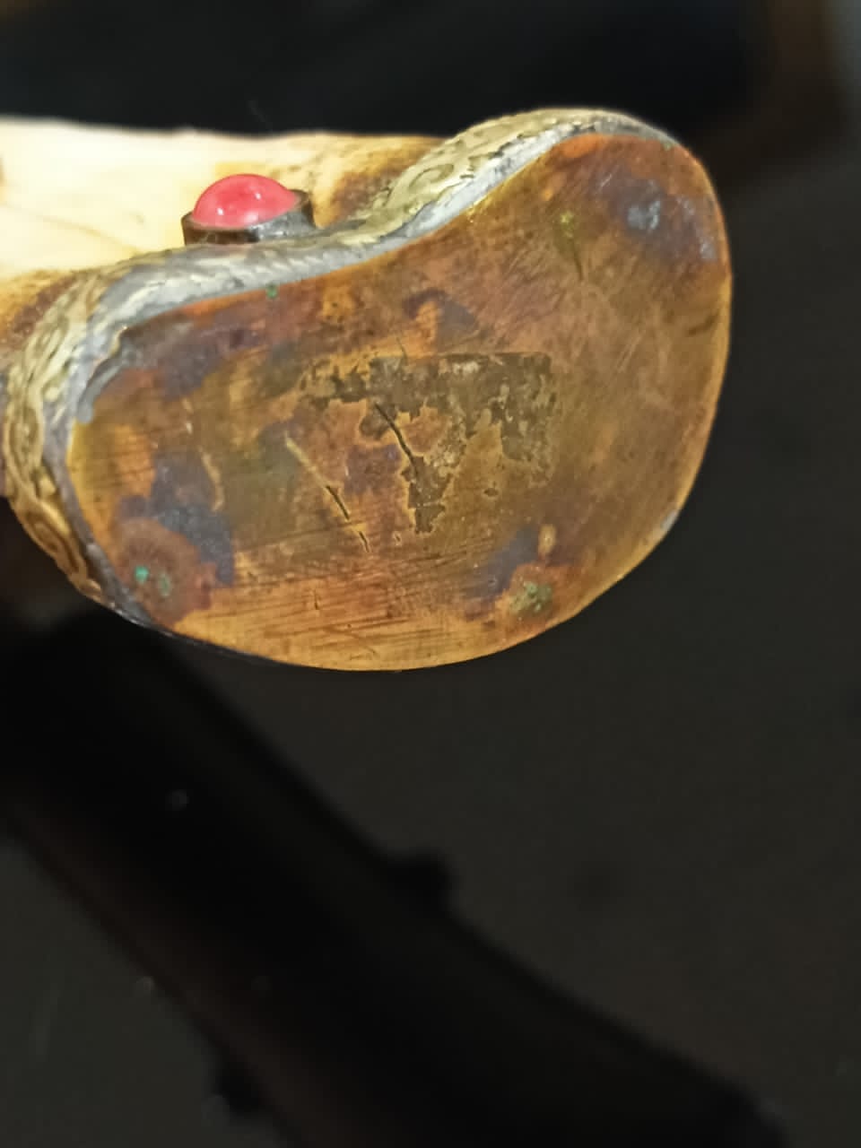 قارورة من عااج ومرجان طولها 20cm