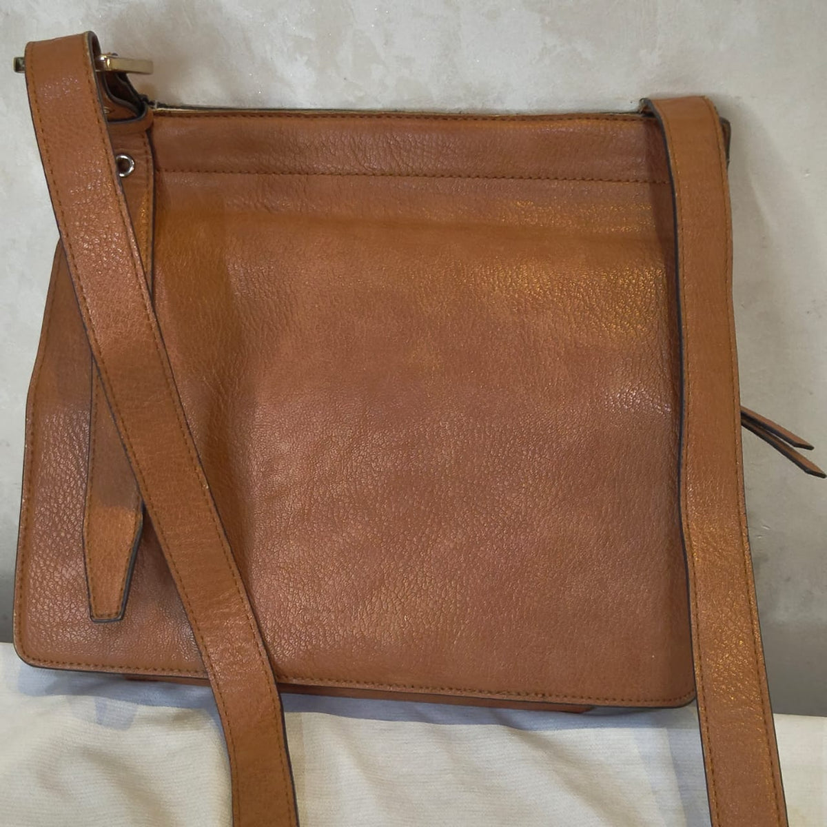 Sac Calvin Klein femme original 
26/24cm
Prix 10000