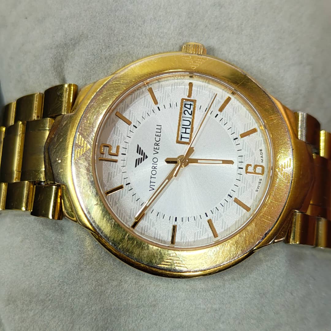 Montre Vittorio Vercelli en plaqué or Quartz original/زوج ملايين ومتين 
40mm
Prix 22000