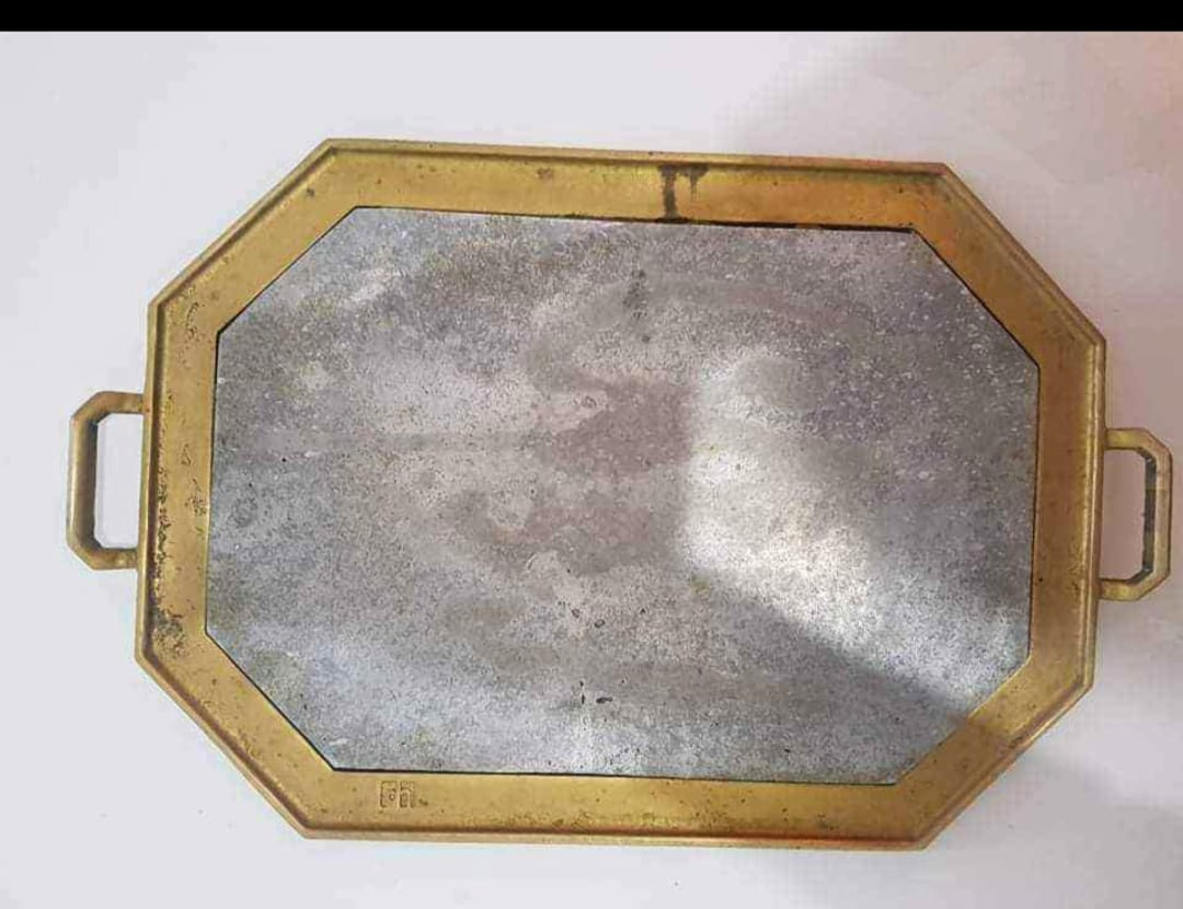 Plateau bronze et aluminium art deco, signé par david marschall.
42cm
