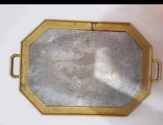 Plateau bronze et aluminium art deco, signé par david marschall.
42cm