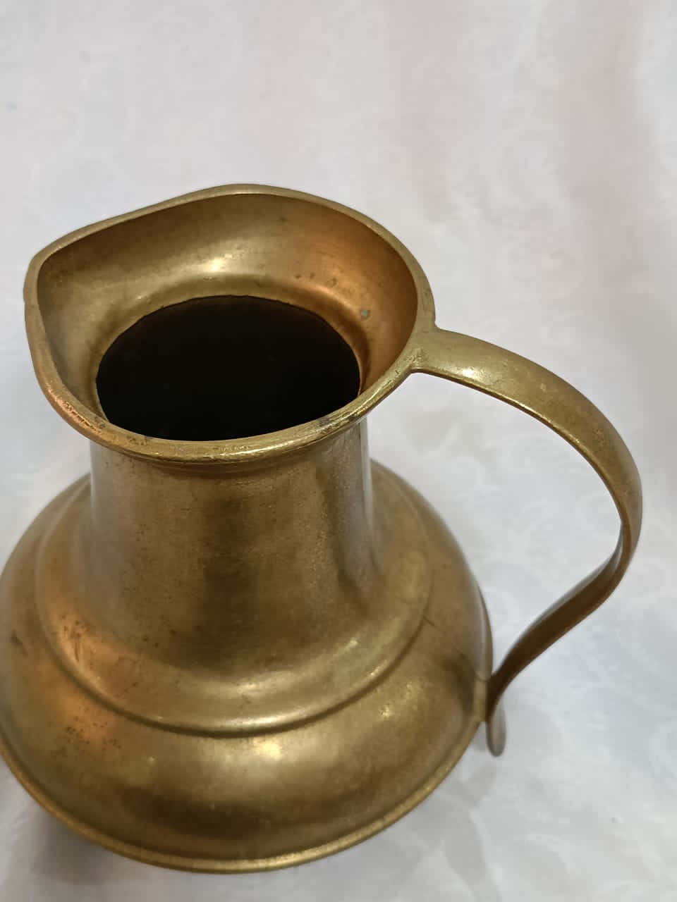 أنية قديمة من برونز