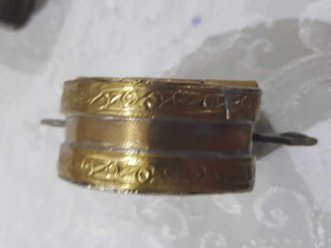 صندوق قديم من نحاس منقوش
16cm/10cm