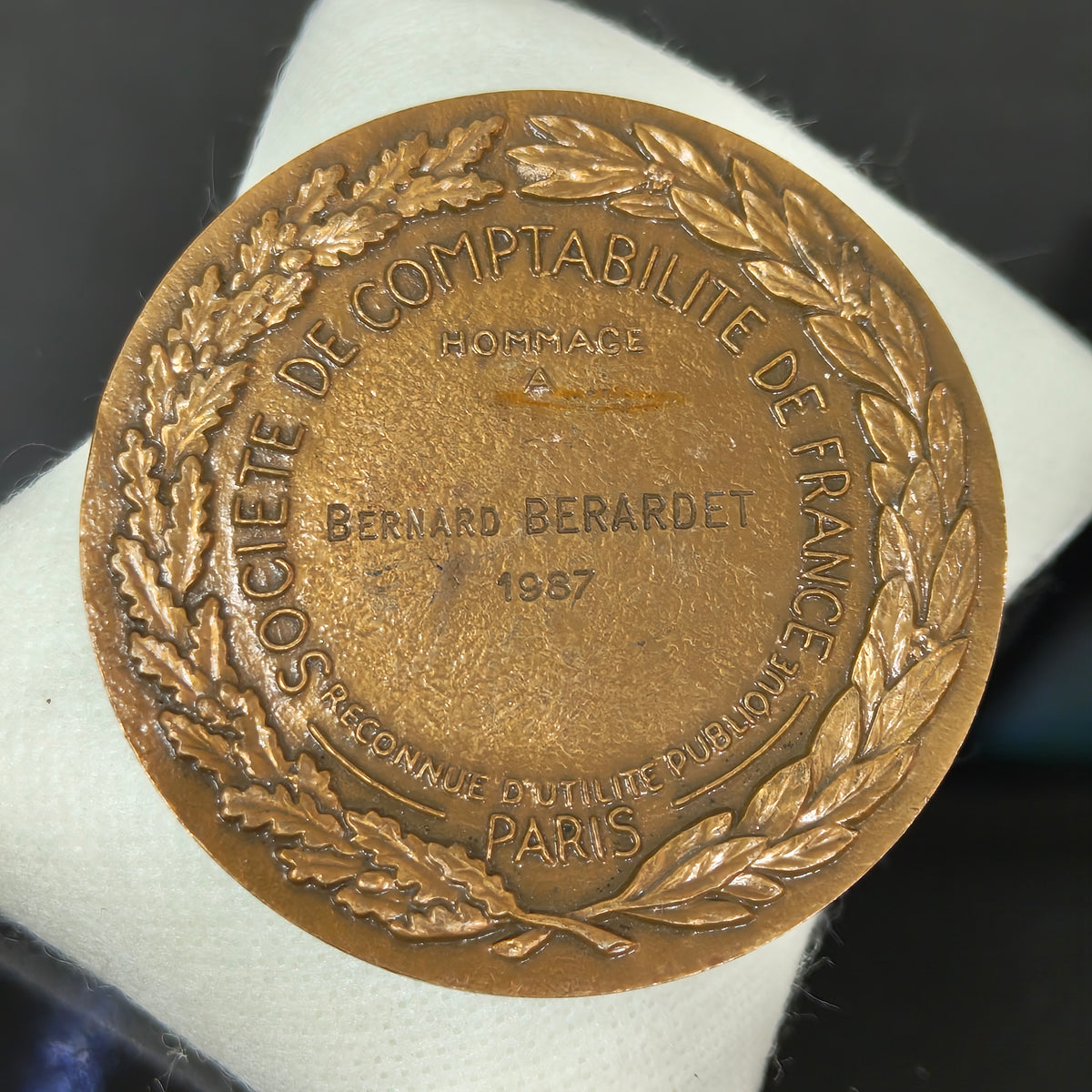 Ancien médaille en bronze 1987
قطر 6cm