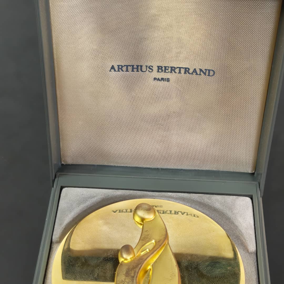 Médaille arthus Bertrand paris 
قطر 7cm