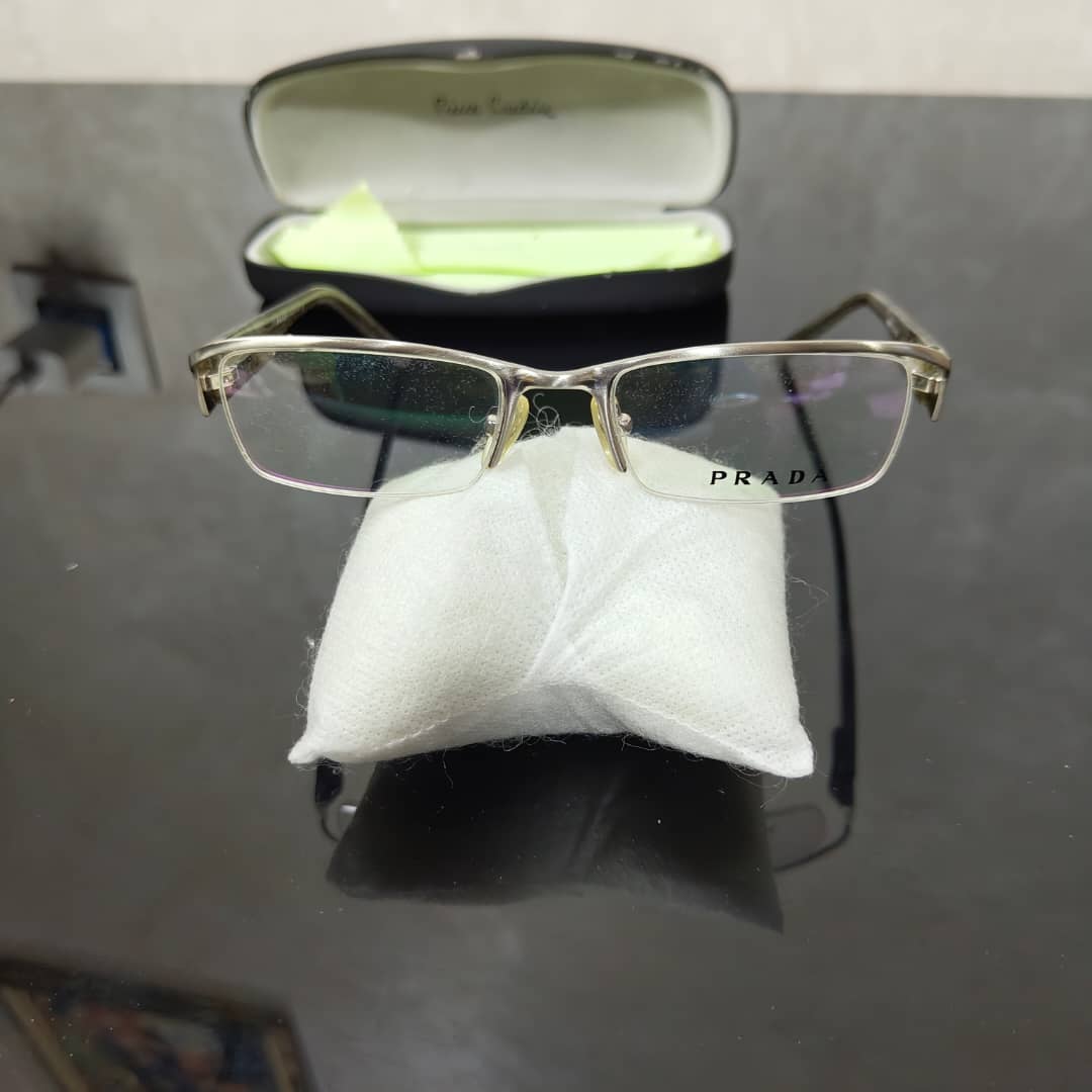 Lunette prada original 
51/17