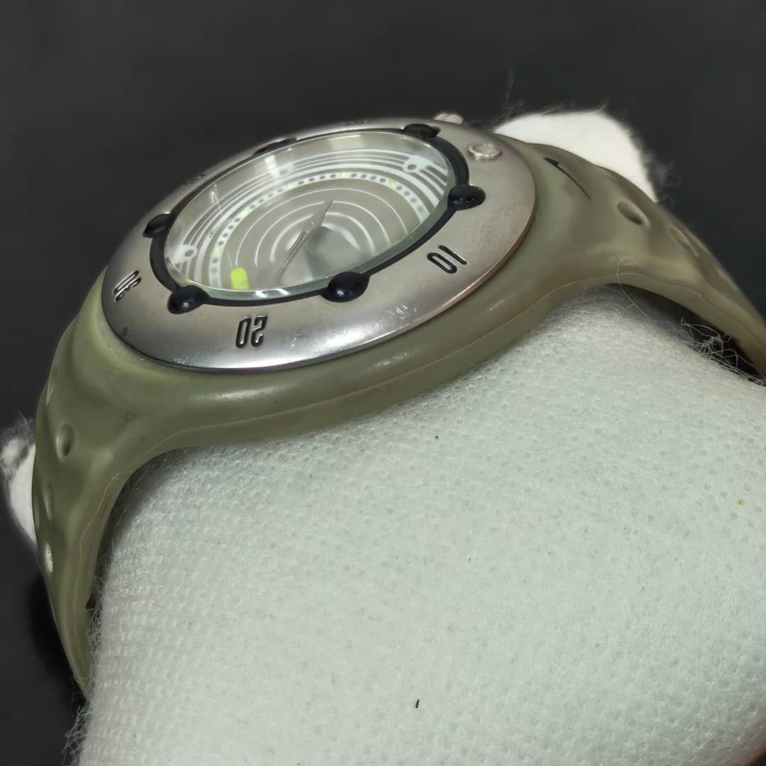 Montre Nike plongée 200m
38mm
Prix 12000