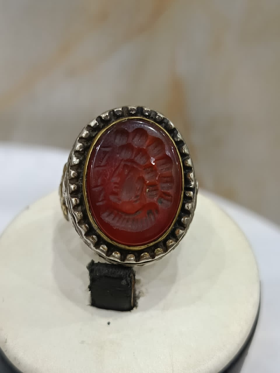 خاتم فضة بحجر عقيق منقوش