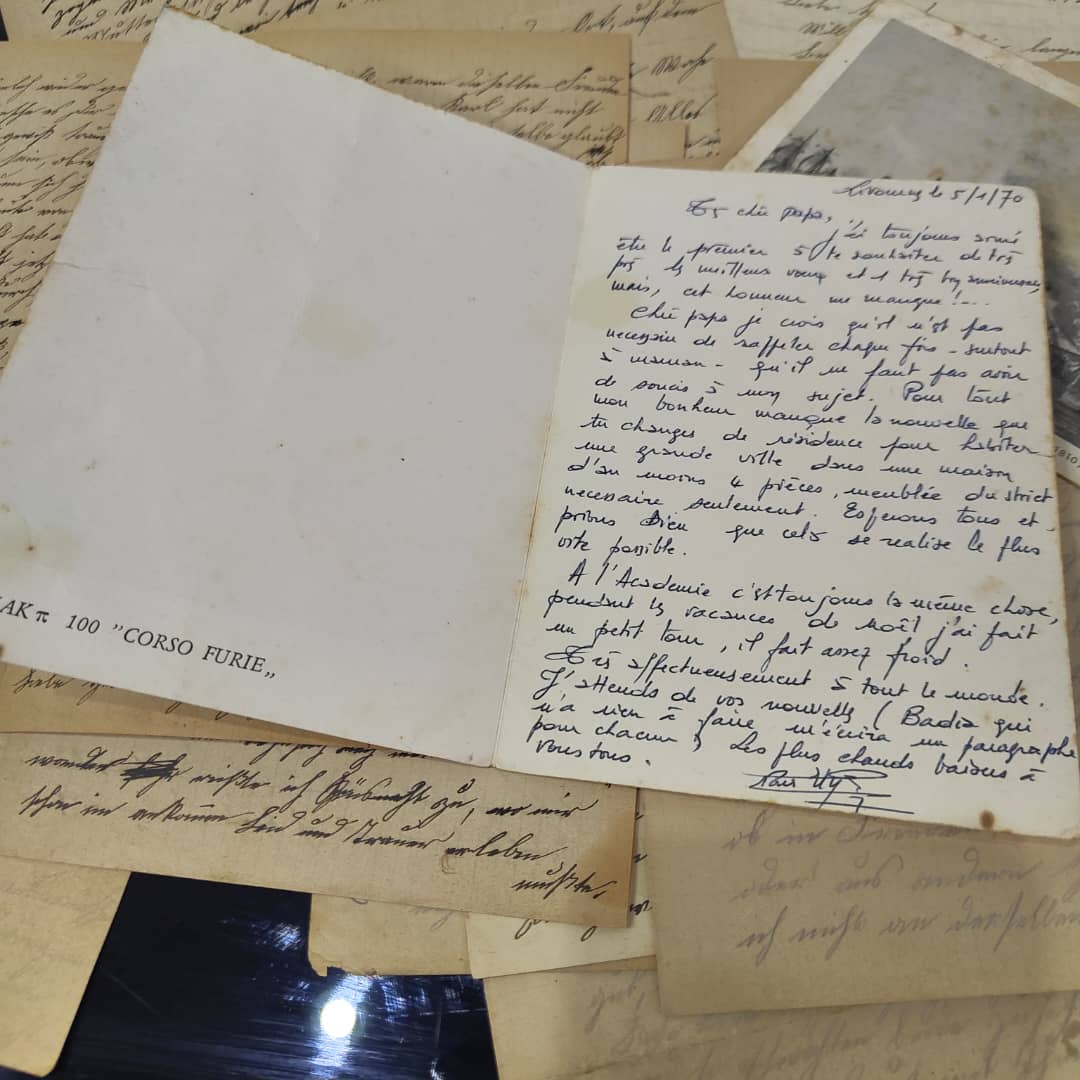14 رسالة قديمة مؤرخة في 1921/1928/1929/1931 تحفة
قياس رسالة: 20/14cm
Prix 45000