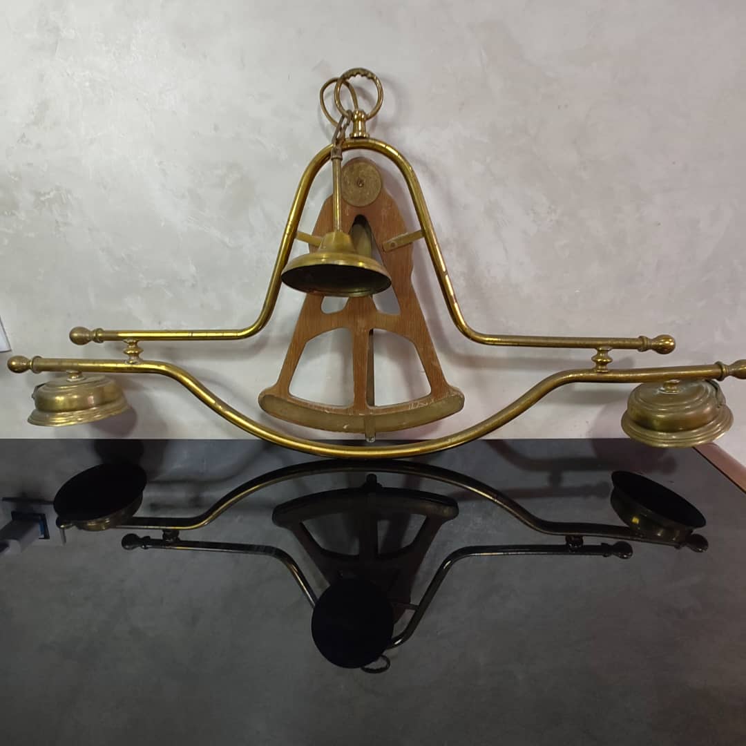 Ancien lustre louisaine Art déco signé rare original 
95cm/65cm
Prix 35000