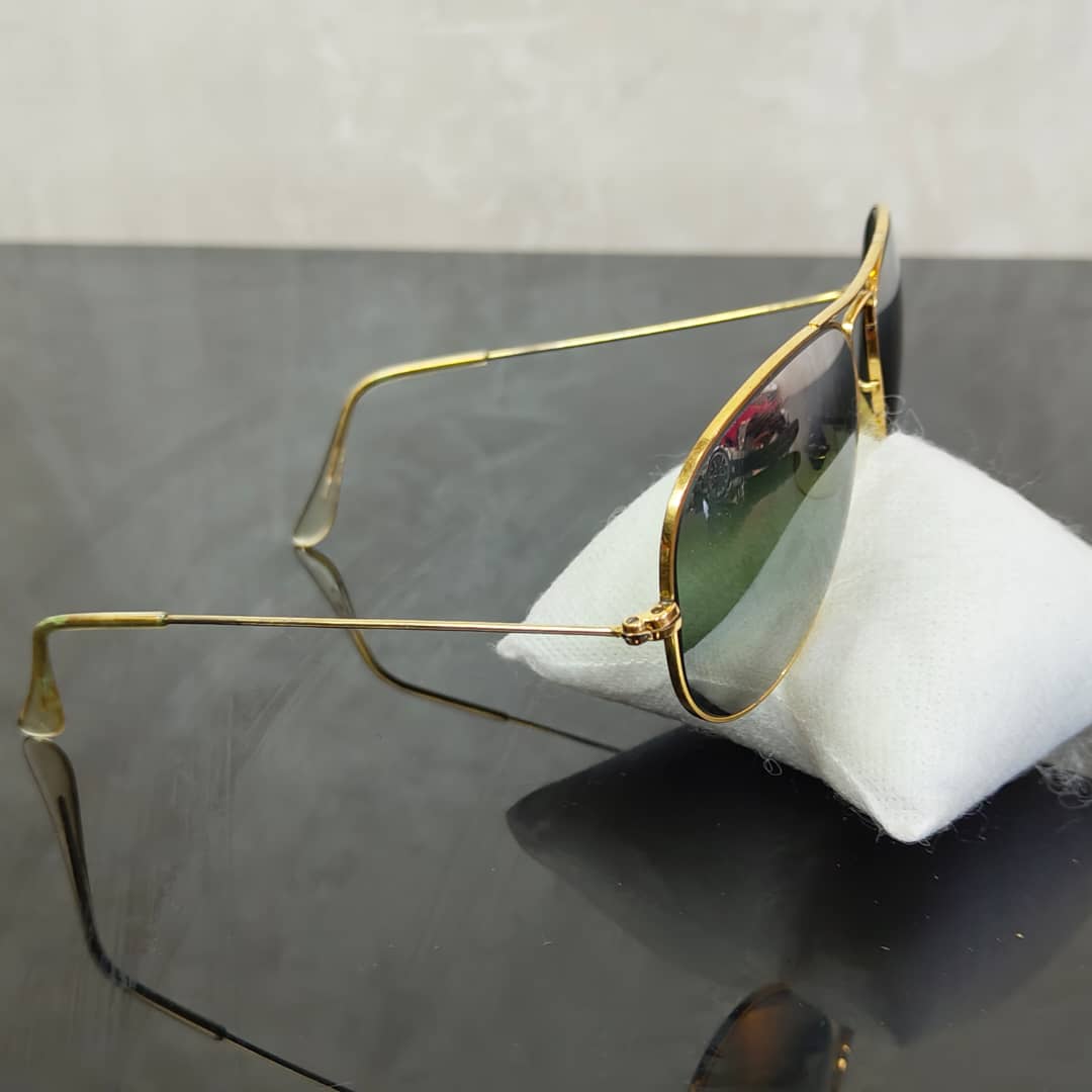 Lunette ray ben usa bl miroire rare original/زوج  
ملايين وثمنميةألف 
58/14
Prix 28000