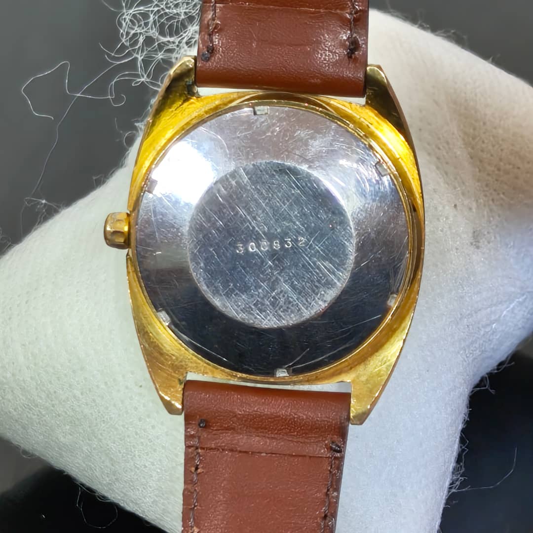 Montre lip automatique original/زوج ملايين ونصف 
38mm
Prix 25000