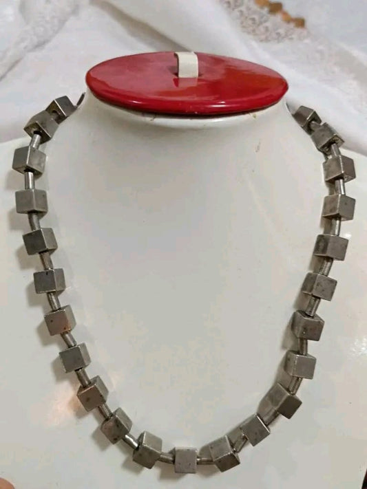 عقد معدني طوله 22cm