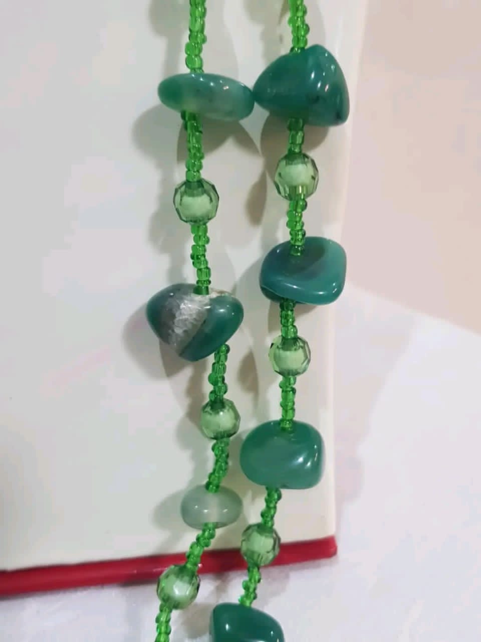عقد طويل من العقيق الأخضر
طوله مغلق 70cm