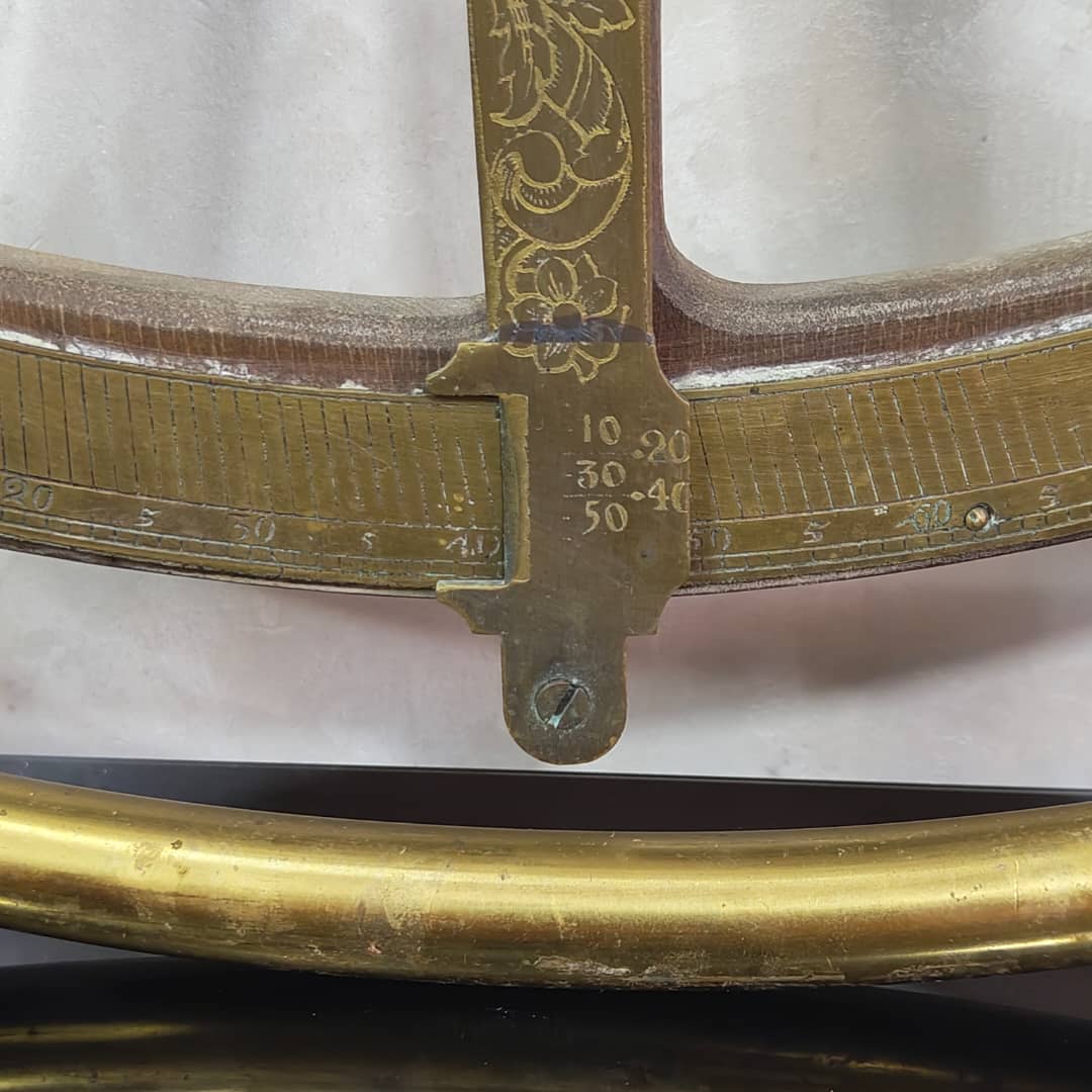 Ancien lustre louisaine Art déco signé rare original 
95cm/65cm
Prix 35000