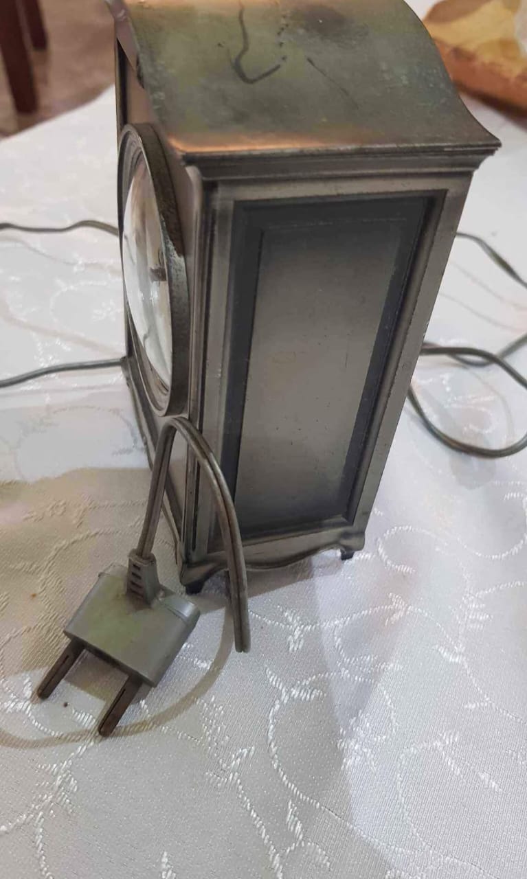 منبه قديم يعمل بالكهرباء220v