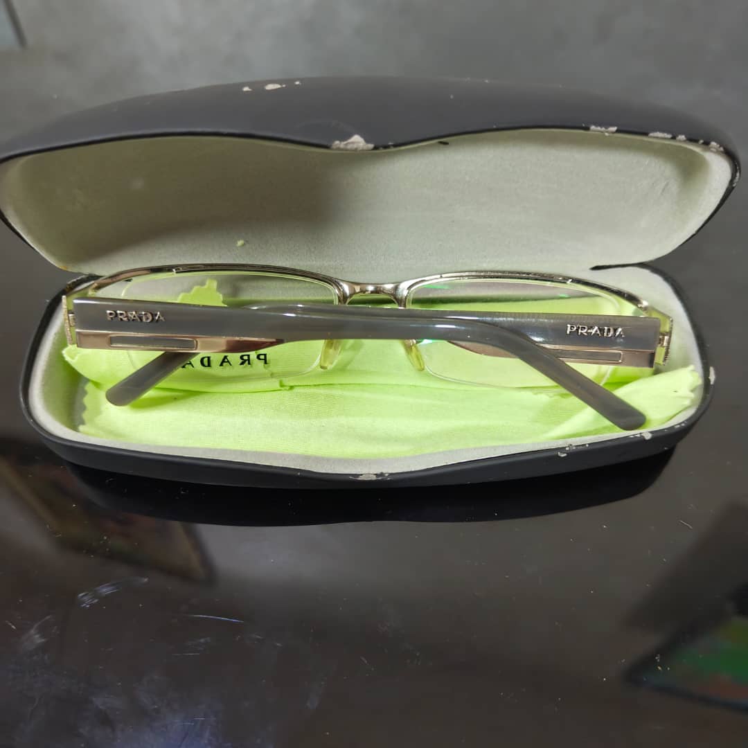 Lunette prada original 
52/17
Prix 15000